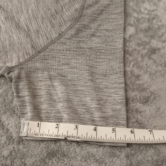 Lululemon Men's Pullover Gray Short Sleeve Shirt Size Small - Picture 2 of 16